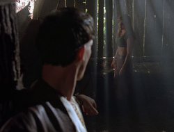 extant_XenaWarriorPrincess_2x16-ForHimtheBellTolls_02245
