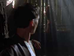 extant_XenaWarriorPrincess_2x16-ForHimtheBellTolls_02249