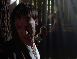 extant_XenaWarriorPrincess_2x16-ForHimtheBellTolls_02258