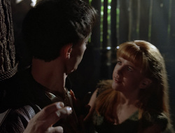 extant_XenaWarriorPrincess_2x16-ForHimtheBellTolls_02322
