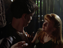 extant_XenaWarriorPrincess_2x16-ForHimtheBellTolls_02323