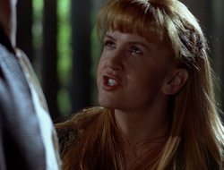 extant_XenaWarriorPrincess_2x16-ForHimtheBellTolls_02334