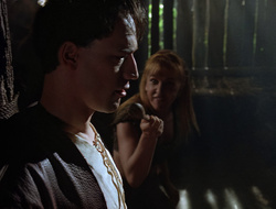 extant_XenaWarriorPrincess_2x16-ForHimtheBellTolls_02340