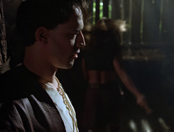 extant_XenaWarriorPrincess_2x16-ForHimtheBellTolls_02341