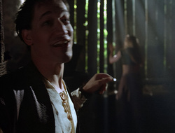 extant_XenaWarriorPrincess_2x16-ForHimtheBellTolls_02345