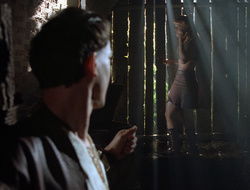 extant_XenaWarriorPrincess_2x16-ForHimtheBellTolls_02354