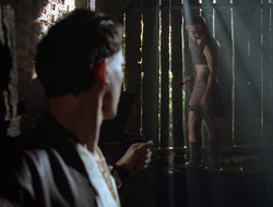 extant_XenaWarriorPrincess_2x16-ForHimtheBellTolls_02357