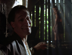 extant_XenaWarriorPrincess_2x16-ForHimtheBellTolls_02365