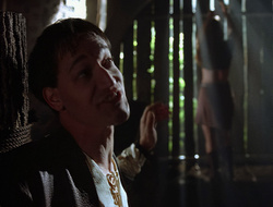 extant_XenaWarriorPrincess_2x16-ForHimtheBellTolls_02373