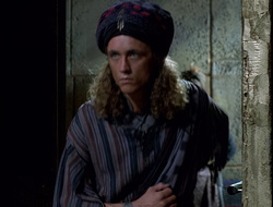 extant_XenaWarriorPrincess_2x16-ForHimtheBellTolls_02464