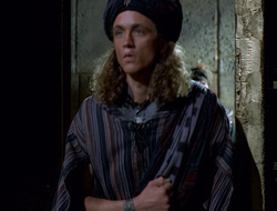 extant_XenaWarriorPrincess_2x16-ForHimtheBellTolls_02466