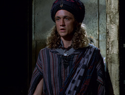extant_XenaWarriorPrincess_2x16-ForHimtheBellTolls_02470