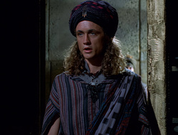 extant_XenaWarriorPrincess_2x16-ForHimtheBellTolls_02473