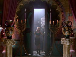 extant_XenaWarriorPrincess_2x16-ForHimtheBellTolls_02499