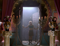 extant_XenaWarriorPrincess_2x16-ForHimtheBellTolls_02503