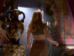 extant_XenaWarriorPrincess_2x16-ForHimtheBellTolls_02525