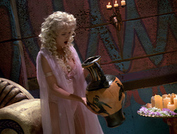 extant_XenaWarriorPrincess_2x16-ForHimtheBellTolls_02529