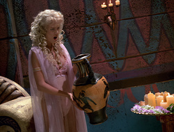 extant_XenaWarriorPrincess_2x16-ForHimtheBellTolls_02530