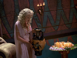 extant_XenaWarriorPrincess_2x16-ForHimtheBellTolls_02535