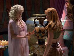 extant_XenaWarriorPrincess_2x16-ForHimtheBellTolls_02549