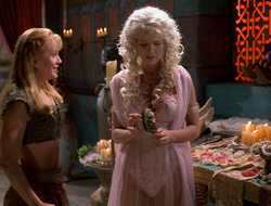 extant_XenaWarriorPrincess_2x16-ForHimtheBellTolls_02563