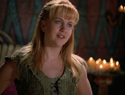 extant_XenaWarriorPrincess_2x16-ForHimtheBellTolls_02584