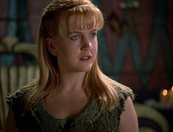 extant_XenaWarriorPrincess_2x16-ForHimtheBellTolls_02631