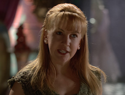 extant_XenaWarriorPrincess_2x16-ForHimtheBellTolls_02666