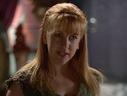 extant_XenaWarriorPrincess_2x16-ForHimtheBellTolls_02668