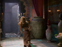extant_XenaWarriorPrincess_2x16-ForHimtheBellTolls_02681