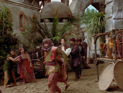 extant_XenaWarriorPrincess_2x16-ForHimtheBellTolls_02692