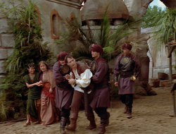 extant_XenaWarriorPrincess_2x16-ForHimtheBellTolls_02694