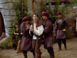 extant_XenaWarriorPrincess_2x16-ForHimtheBellTolls_02695