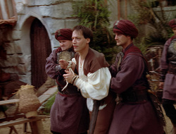 extant_XenaWarriorPrincess_2x16-ForHimtheBellTolls_02696