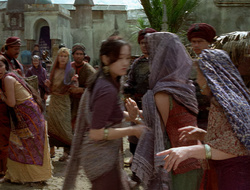 extant_XenaWarriorPrincess_2x16-ForHimtheBellTolls_02699