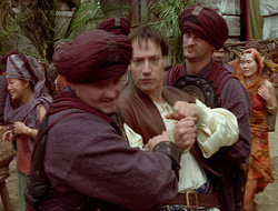 extant_XenaWarriorPrincess_2x16-ForHimtheBellTolls_02703