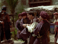 extant_XenaWarriorPrincess_2x16-ForHimtheBellTolls_02760
