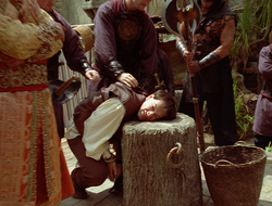 extant_XenaWarriorPrincess_2x16-ForHimtheBellTolls_02770