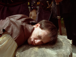 extant_XenaWarriorPrincess_2x16-ForHimtheBellTolls_02772