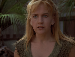 extant_XenaWarriorPrincess_2x16-ForHimtheBellTolls_02854