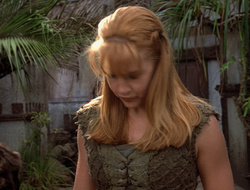 extant_XenaWarriorPrincess_2x16-ForHimtheBellTolls_02876