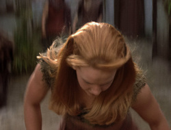 extant_XenaWarriorPrincess_2x16-ForHimtheBellTolls_02877