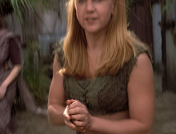 extant_XenaWarriorPrincess_2x16-ForHimtheBellTolls_02881