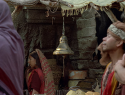 extant_XenaWarriorPrincess_2x16-ForHimtheBellTolls_02894