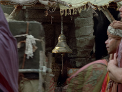 extant_XenaWarriorPrincess_2x16-ForHimtheBellTolls_02897