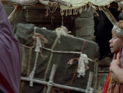extant_XenaWarriorPrincess_2x16-ForHimtheBellTolls_02898