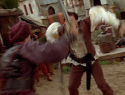 extant_XenaWarriorPrincess_2x16-ForHimtheBellTolls_02970