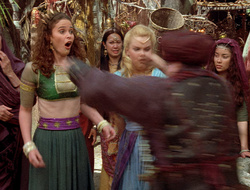extant_XenaWarriorPrincess_2x16-ForHimtheBellTolls_03005