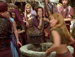 extant_XenaWarriorPrincess_2x16-ForHimtheBellTolls_03010