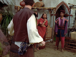extant_XenaWarriorPrincess_2x16-ForHimtheBellTolls_03043